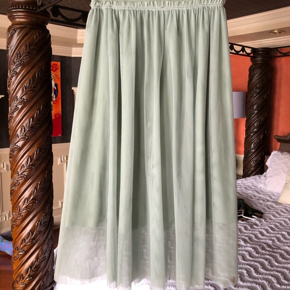 H and M tulle long skirt - Picture 2 of 4